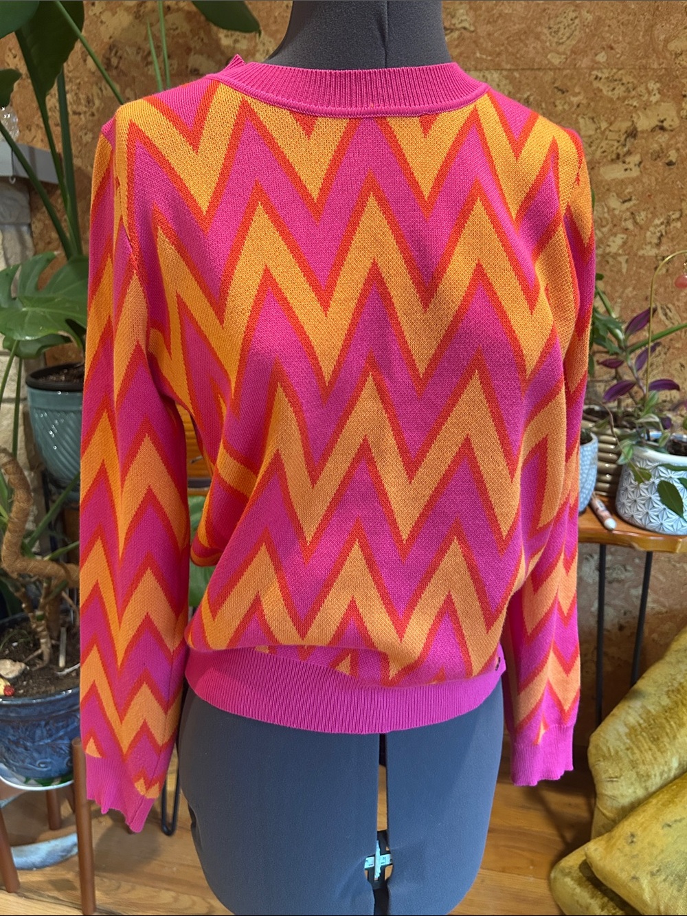 Q2 Retro Chevron Crewneck Sweater in Pink & Orange ✨NWOTags✨